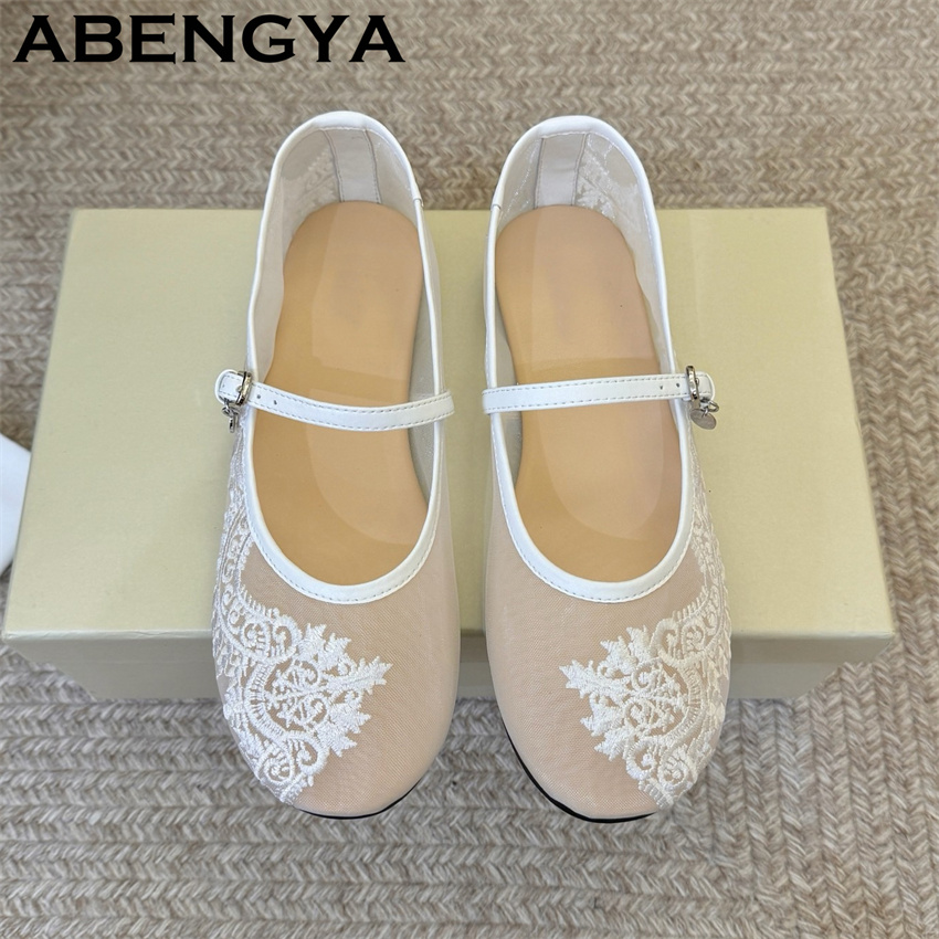 Embroidery Design Free - Zapatos Planos con Bordado de Encaje
