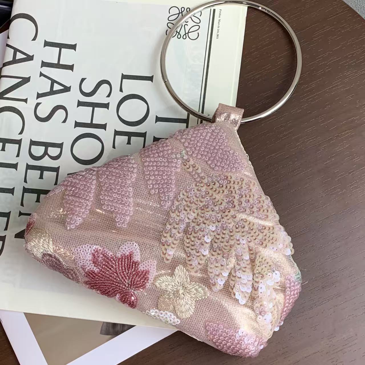 Bolso de Noche con Bordado Flo - Embroidery Ring reseña y precio