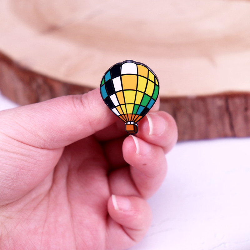 Pin esmaltado con globo aerost - Embroidery Bali reseña y precio