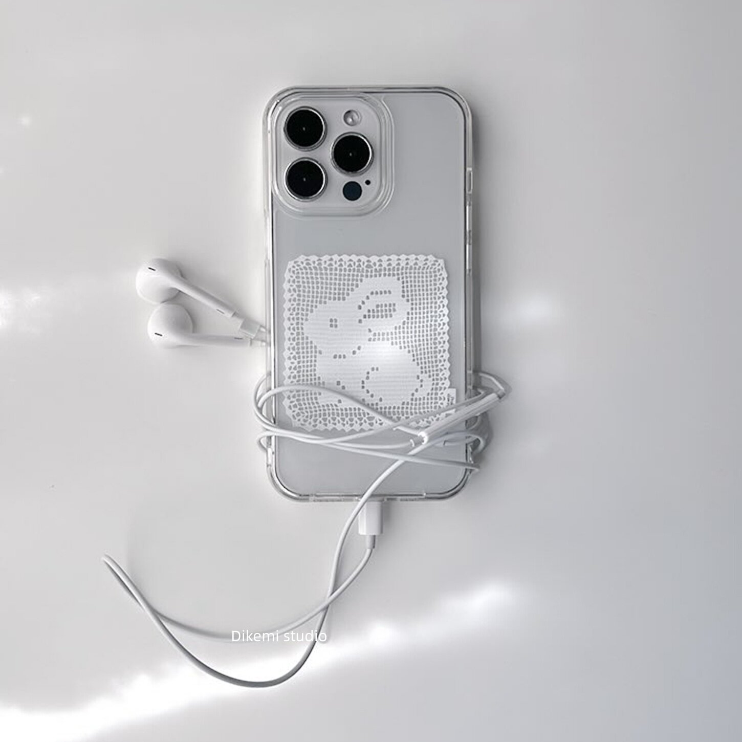 Funda de silicona antichoque c - Embroidery White reseña y precio